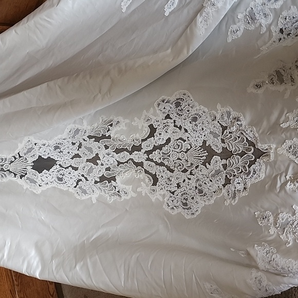 Vintage Victorian beaded satin wedding gown with long train NWT sold as is - Picture 10 of 13